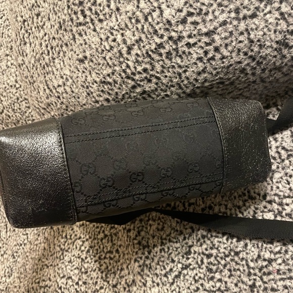 GUCCI Black GG Canvas Vintage Shoulder Bag-Pre-loved Condition - Picture 6 of 13